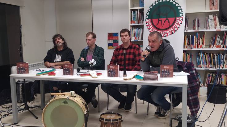 'Espartinen ahaireak' disko-liburua argitaratu dute Baztango Gaitariek