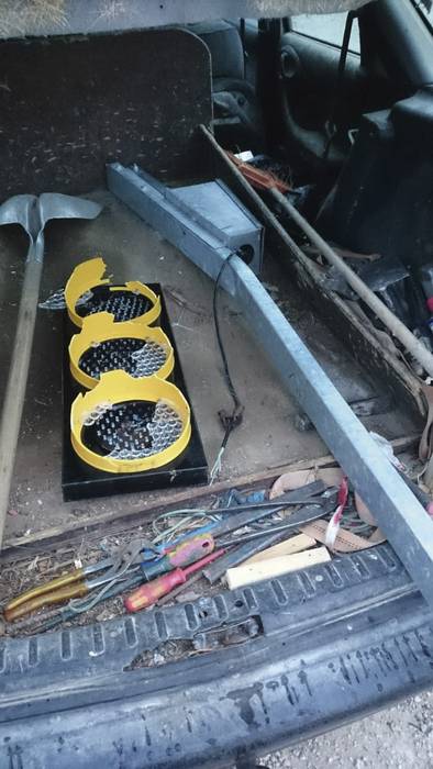 Azketako aparkalekuko semaforoak hautsi dituzte Zugarramurdin