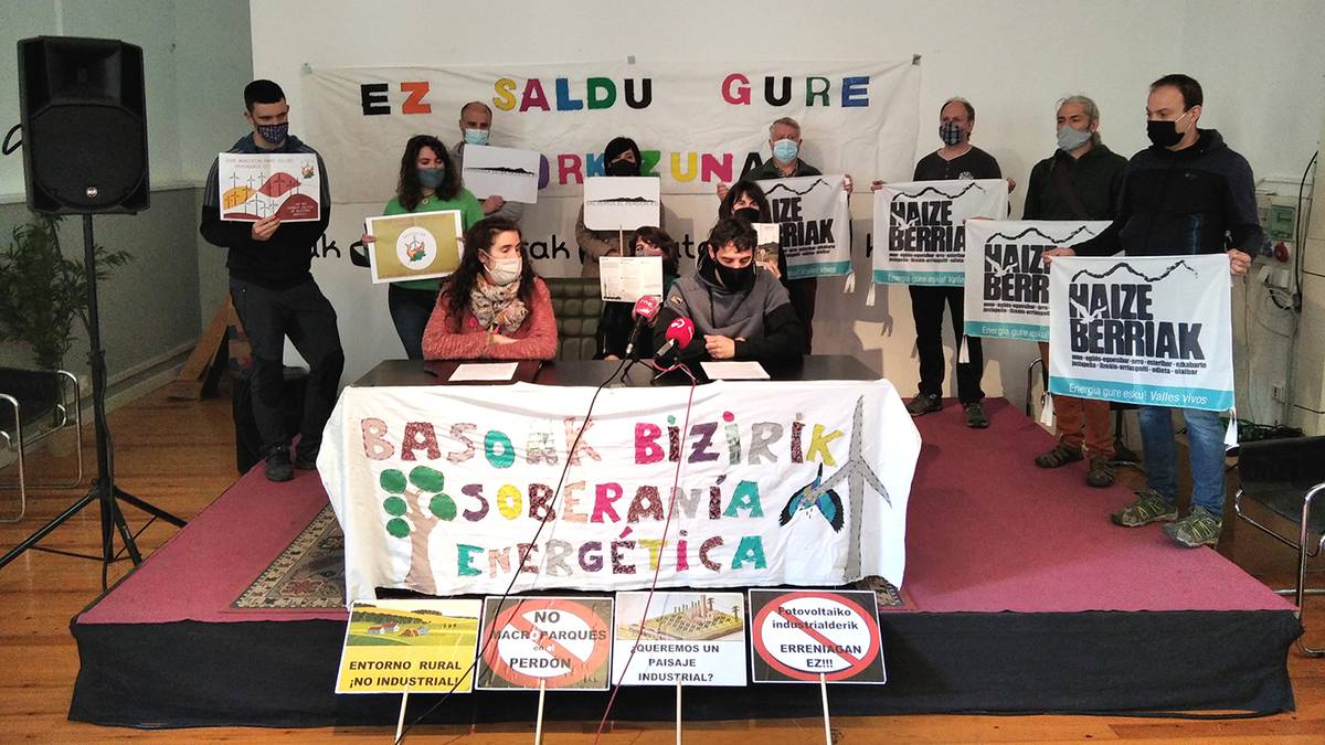 Haize- eta eguzki-poligonoen aurkako manifestua sinatu dute Nafarroako hainbat erakundek