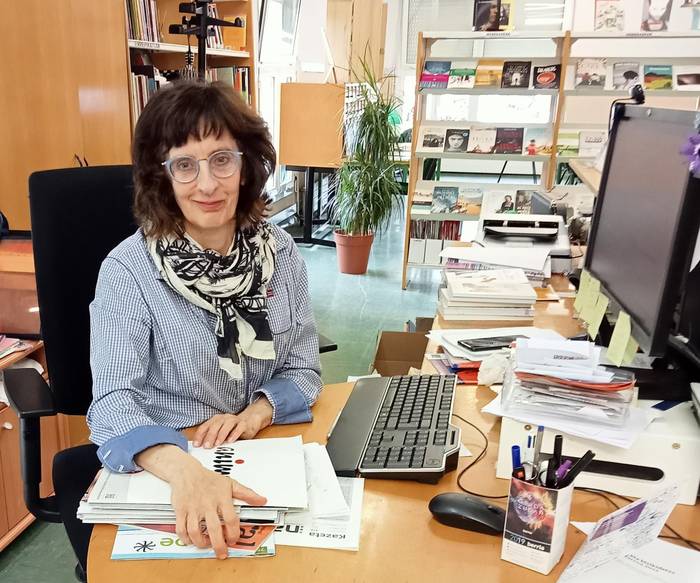 «Ahal dudan guztietan liburutegia dinamizatzen saiatzen naiz»