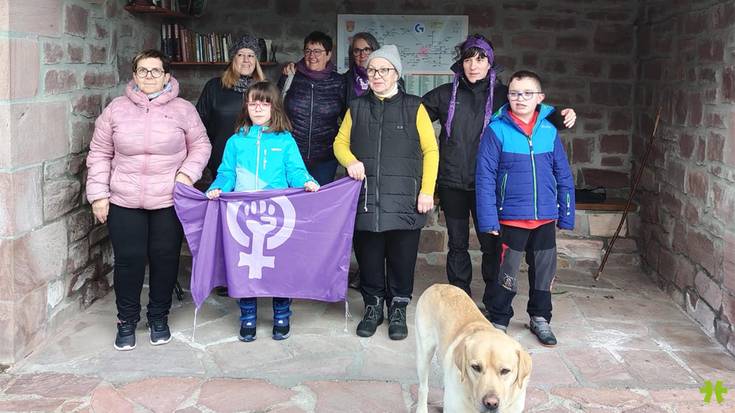 Emakumearen eguna tarteko, elkarretaratzea, mendi buelta eta bazkaria Ezkurran