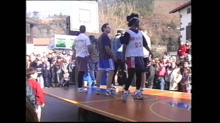 2002ko Inauterietako Igandeko karrozen desfilea Sunbillan
