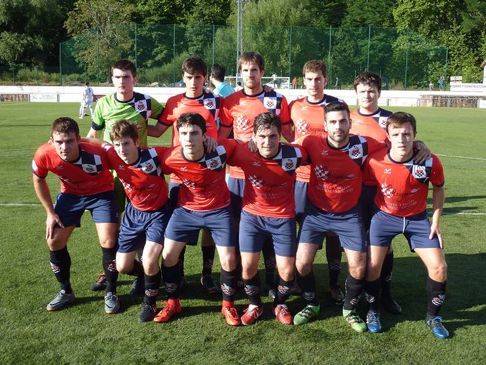 Baztan futbol taldeko larunbateko diru-sarrerak minbiziaren aurkako borrokara bideratuko dituzte