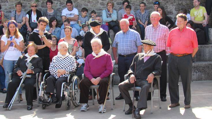 Ehunka lagunek parte hartu dute Malerrekako Egunaren bosgarren edizioan