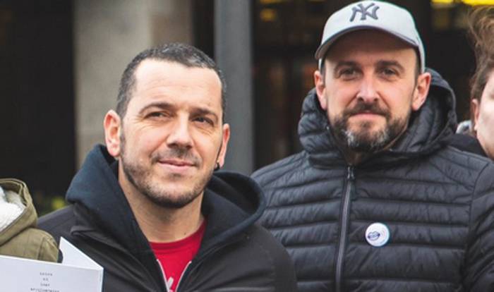 «Gure disko guztiak bezala koloretsua da»