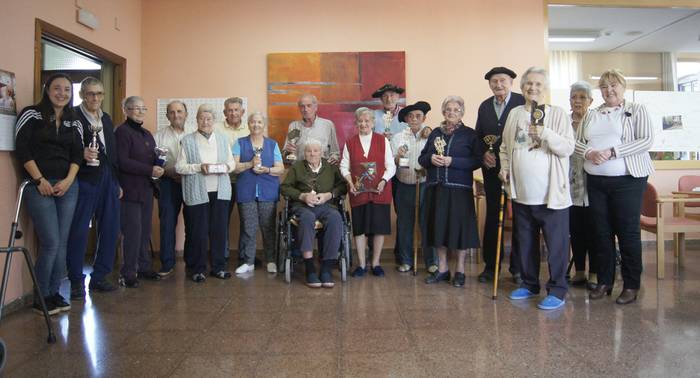 Mus eta seien txapelketetako sariak banatu dituzte Elizondoko Zahar Etxean