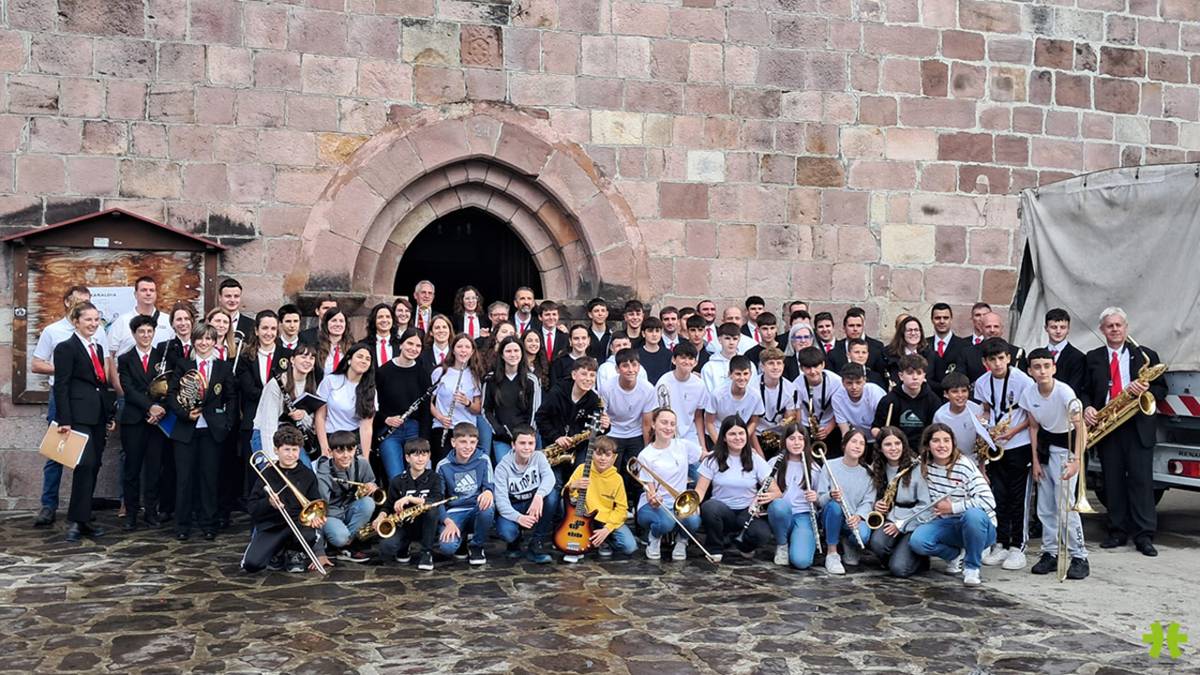 Kontzertu ederra eman dute Elizondoko Musika Bandak eta Tafallako Musika Eskolako kideek Legasan