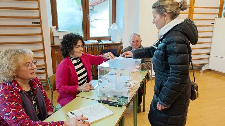 Hauteskunde egunak Arantzan utzi dituen irudi batzuk