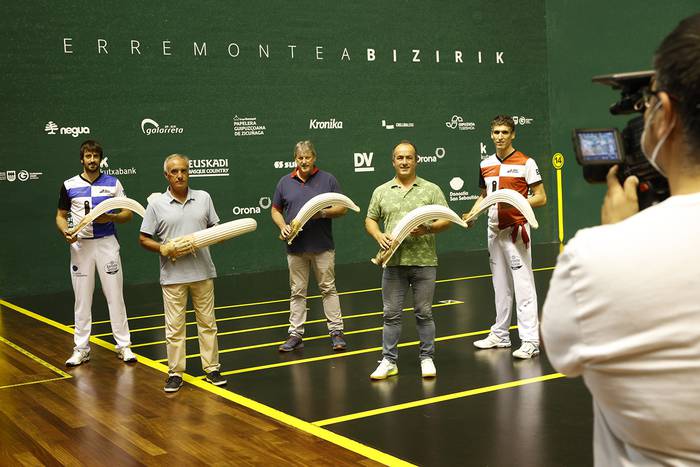 Erremonteko txapeldunak bazkaltzera bildu dira buruz buruko finalaren atarian