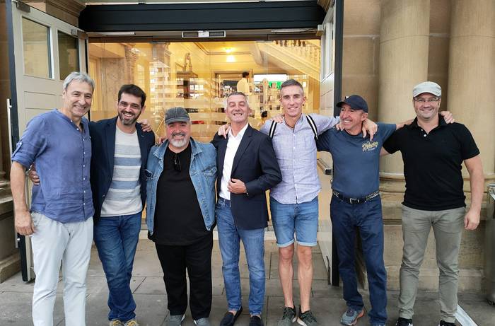 Los Xey musika taldeari buruzko dokumentalaren aurkezpena egin dute Donostian