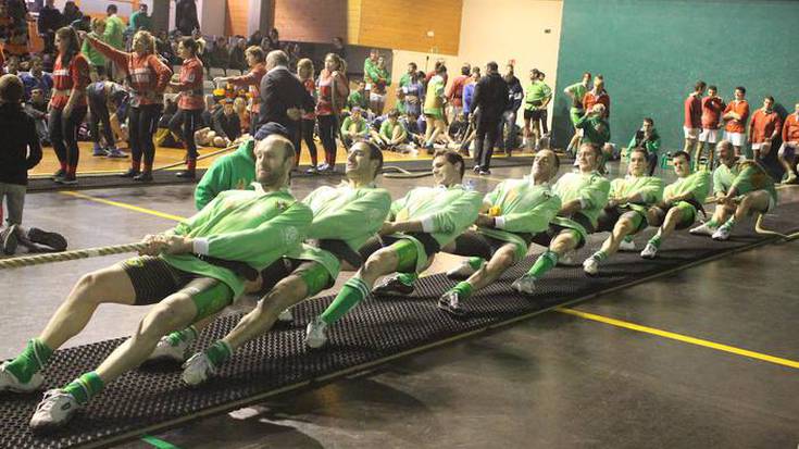 Euskal Herriko zortzinakako sokatira txapelketan 680 kiloko txapela jantzi du Beti Gaztek