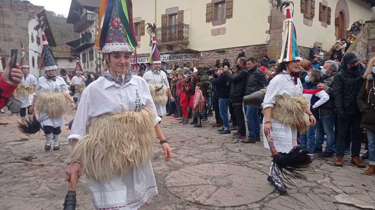 Gaur iturendarrek eta aurtiztarrek zubietarrei bisita itzuli diete