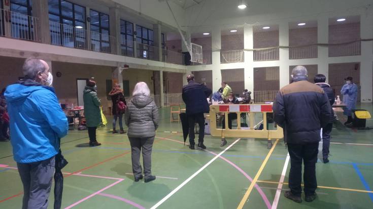 Berako gazteak eta batez ere helduak masiboki joan dira COVID-19aren proba egitera