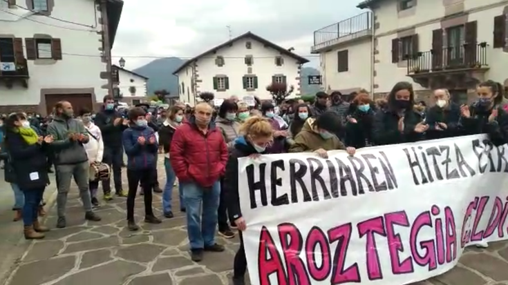BIDEOA: Elkarretaratzearen akaberan Txoria txori kantatzen
