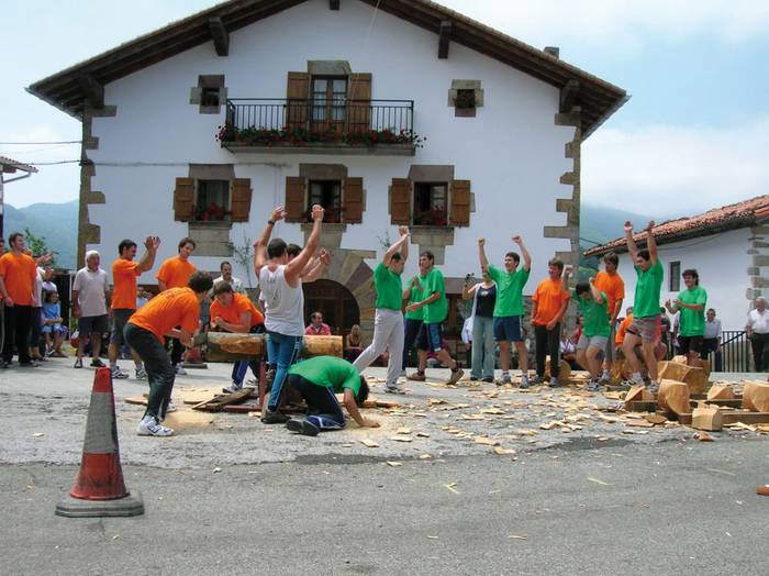 Hiru eguneko besta ederrak prestatu dituzte Saldiasen San Juanetan