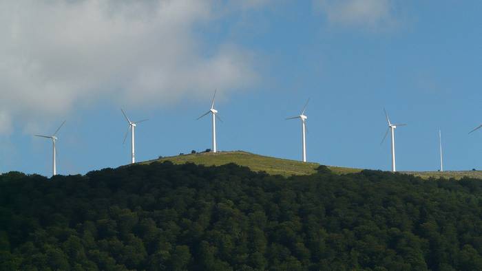 Parke eolikoaren inguruan solastatzeko batzarra eginen dute igandean Arantzan