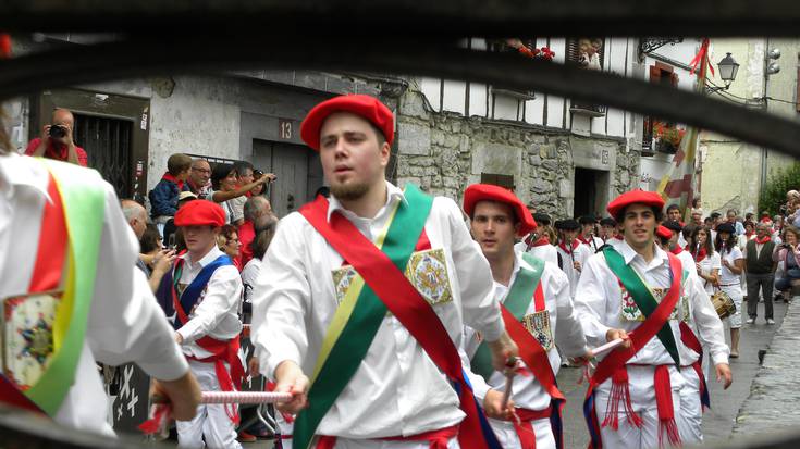 Aurten ospatu ez diren Lesakako sanferminetarako kartel eta azalak ikusgai paratuko dituzte