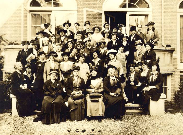 'WILPF: feminismo bakezaleak 100 urte' erakusketa Elizondoko Lanbide Eskolan izanen da azaroaren 14tik 25era