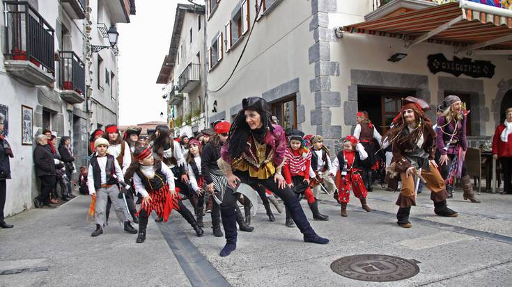 «Giroa, denon artean,  mozorro, ume eta helduok elkarrekin sortu behar dugu»