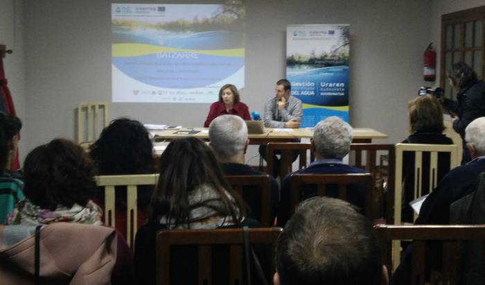 Nafarroako Gobernuak eta Doneztebeko Udalak uholde-arriskuagatik udal larrialdi-plana aurkeztu dute 