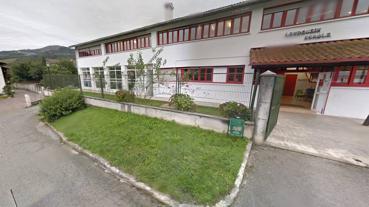 Etxalarko eta Elizondoko eskoletako ikasgela bana konfinatu dituzte