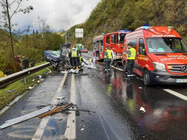 Pertsona bat hil da Almandozen kamioi batek eta auto batek izandako istripuan