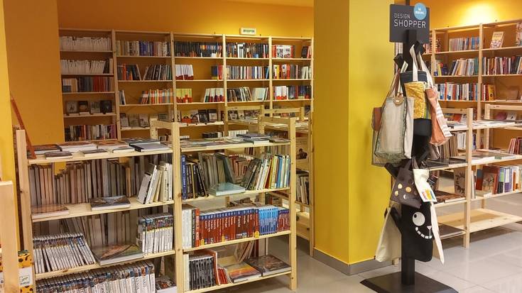 Akelarre liburu-dendak eta kulturguneak ateak zabaldu ditu Elizondon