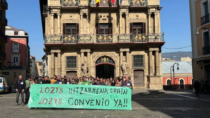 Lozy's Pharmaceuticals enpresako langileak Iruñean bildu dira gaur goizean