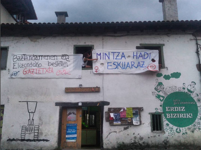Autoritarismoa gelditu! Elkartasun jaialdia eginen dute larunbatean Baztango gaztetxean