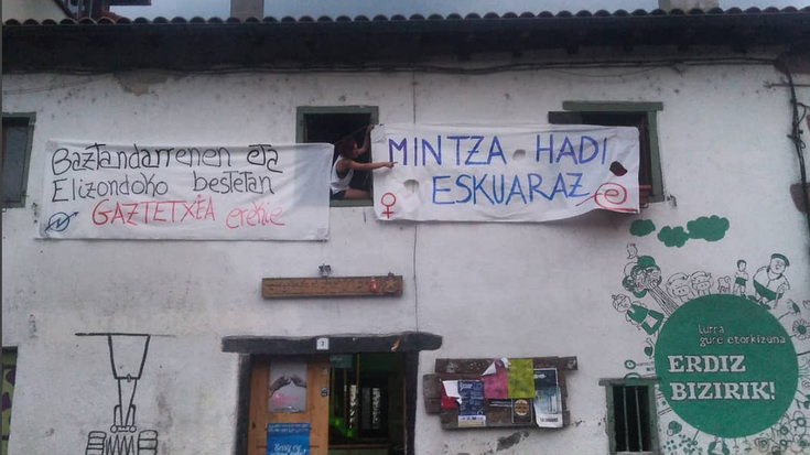 Martxoaren 6an Elizondon eginen dute bertso afari feministarako txartelak salgai
