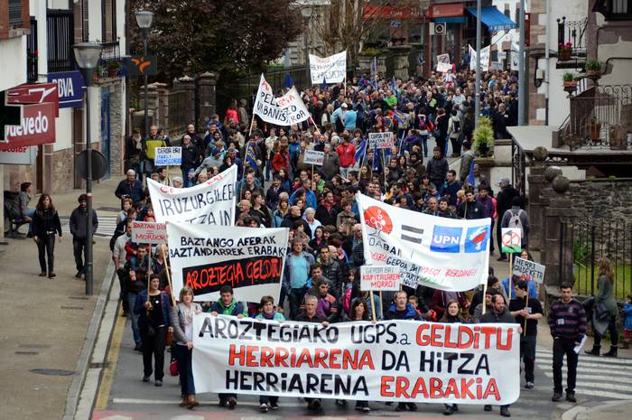 Mila lagun baino gehiagok eskatu dute herriak erabaki dezala Aroztegiko proiektuan 