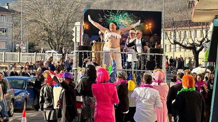 Inauterietako desfilea antolatzeko bilera irekia eginen dute bihar Donezteben