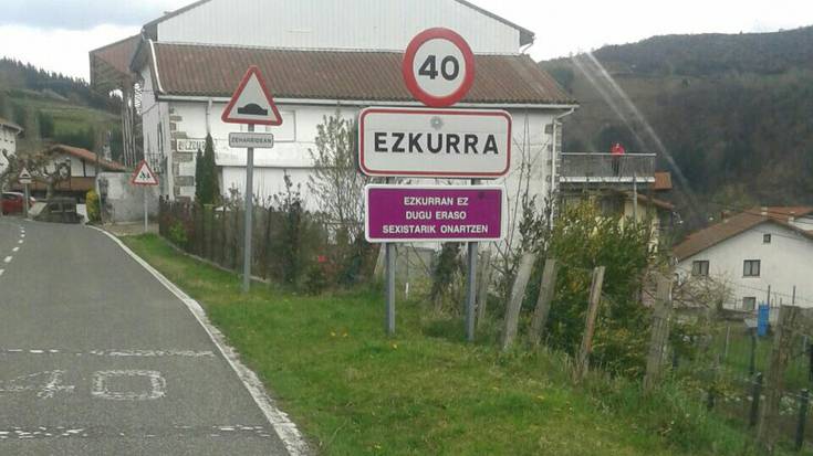 Eremu komunalak desinfektatzen ari dira Ezkurran