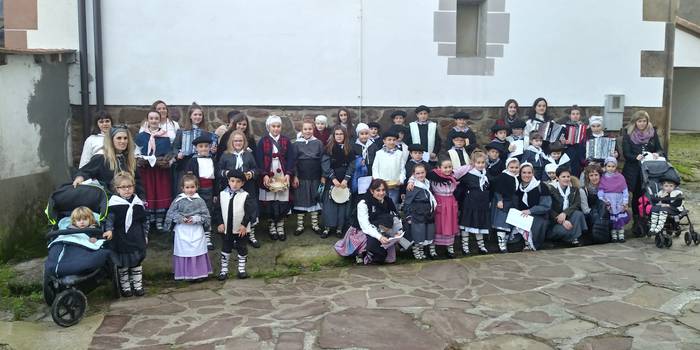 Olentzeroren etorrera ospatu dute Iturenen ere