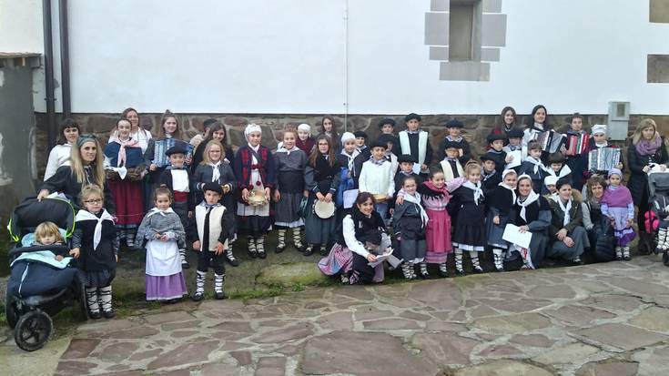 Olentzeroren etorrera ospatu dute Iturenen ere