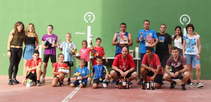 Narbarteko frontenis txapelketako finalak jokatu zituzten igandean