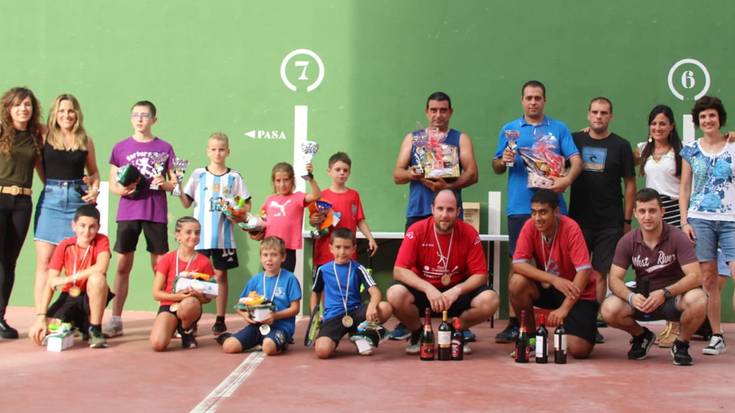 Narbarteko frontenis txapelketako finalak jokatu zituzten igandean