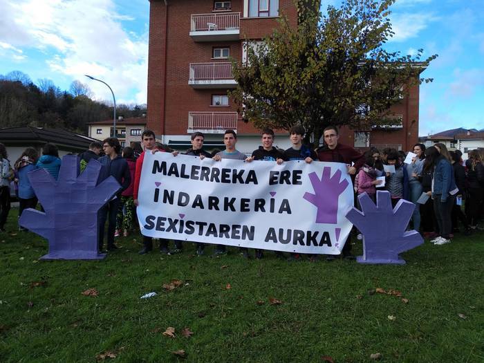 Doneztebeko Liburutegiak indarkeria matxistaren aurkako I. ipuin lehiaketa antolatu du
