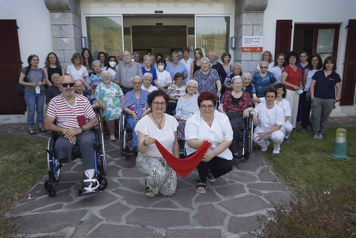 «Hasierako ezjakintasuna izan zen gogorrena, baina denen elkarlana izugarria izan da»