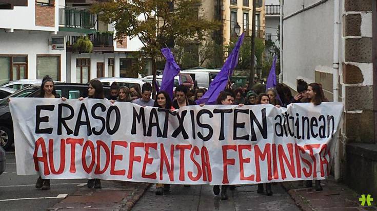Azaroaren 25aren bueltan manifestazioa egin dute Beran