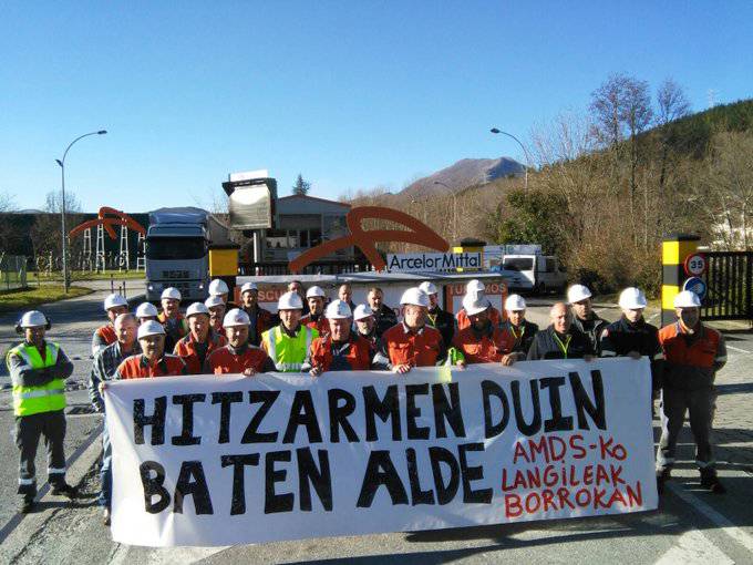 Lankide bat berriro hartzeko helburuarekin Legasako Arcelorreko langileek hiru egunerako greba deialdia egin dute