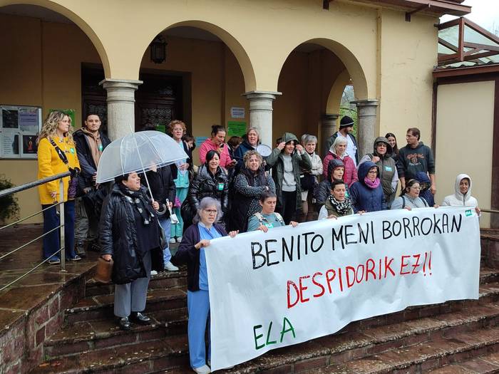Kaleratze eta murrizketen kontrako mobilizazioak abiatu dituzte Benito Menniko langileek