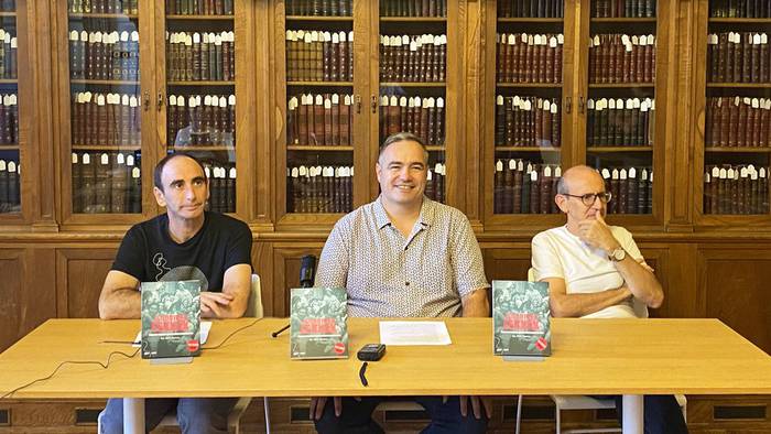 Jon Abrilen ‘Isildutako eskuak’ liburua aurkeztuko dute urriaren 27an Lesakan