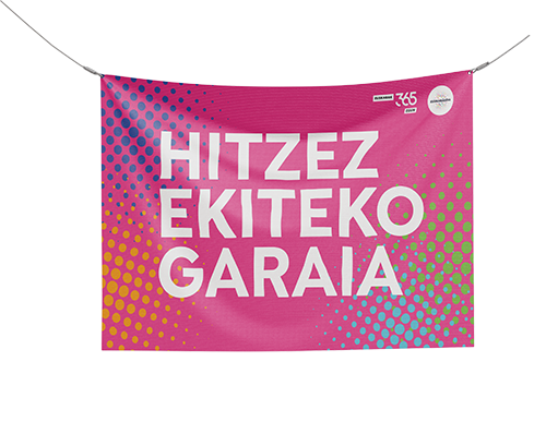 Euskaraldiko banderatxoak salgai daude Baztango udaletxean, Euskaltegian eta Fantxiken